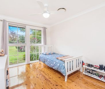 Beautifully Renovated Family Home with spacious garden - Photo 3