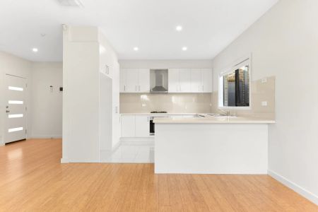 Low Maintenance 2 Bedroom Unit - Photo 4