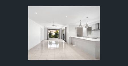 4 bedroom (or 3 + study) family home in quiet area of Ormeau Hills - Photo 4