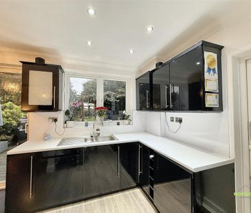 3 bedroom detached house to rent - Photo 2