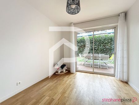 À PUTEAUX À louer Appartement 3 pièces 75 m2 Loyer 2 490,00 €/mois charges comprises * - Photo 2