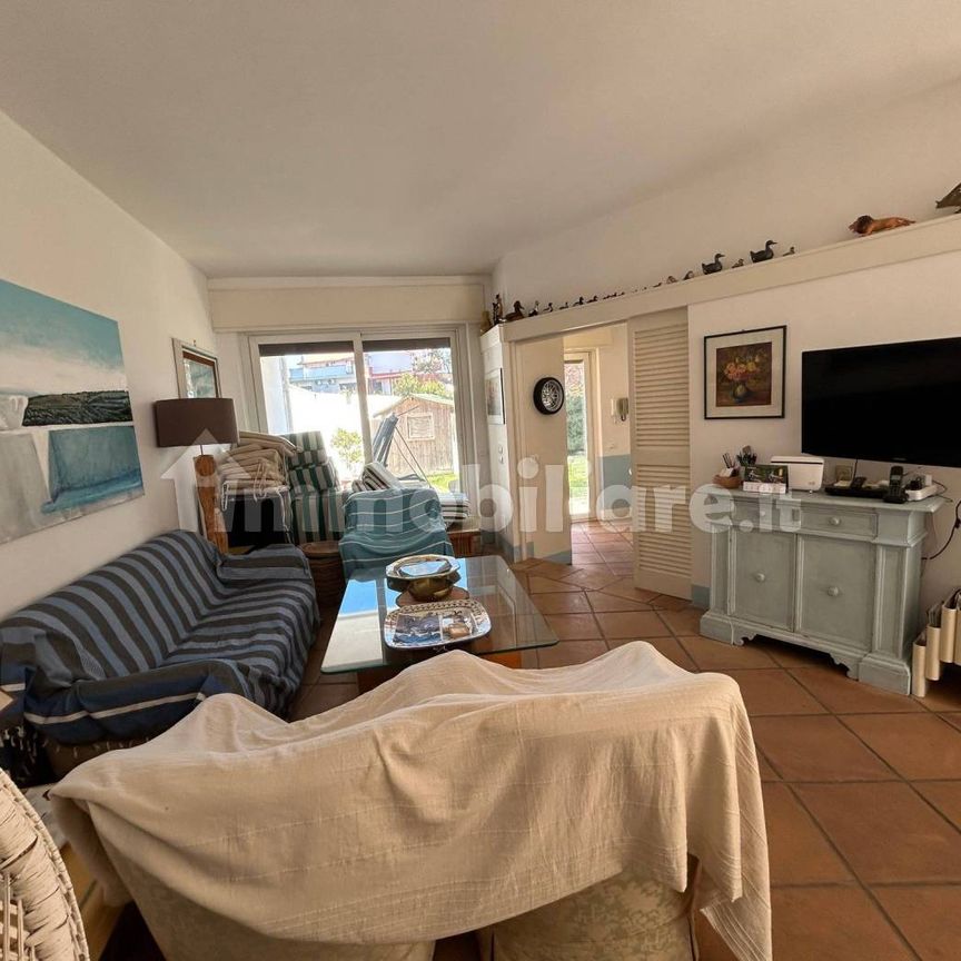 Villa bifamiliare via Riccione 114, Fregene, Fiumicino - Photo 1