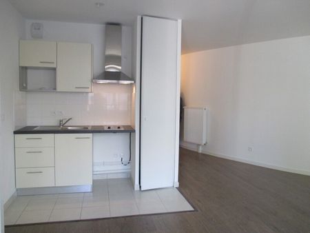 Location Appartement 1 pièce 29m² ORLEANS 45000 - Photo 2