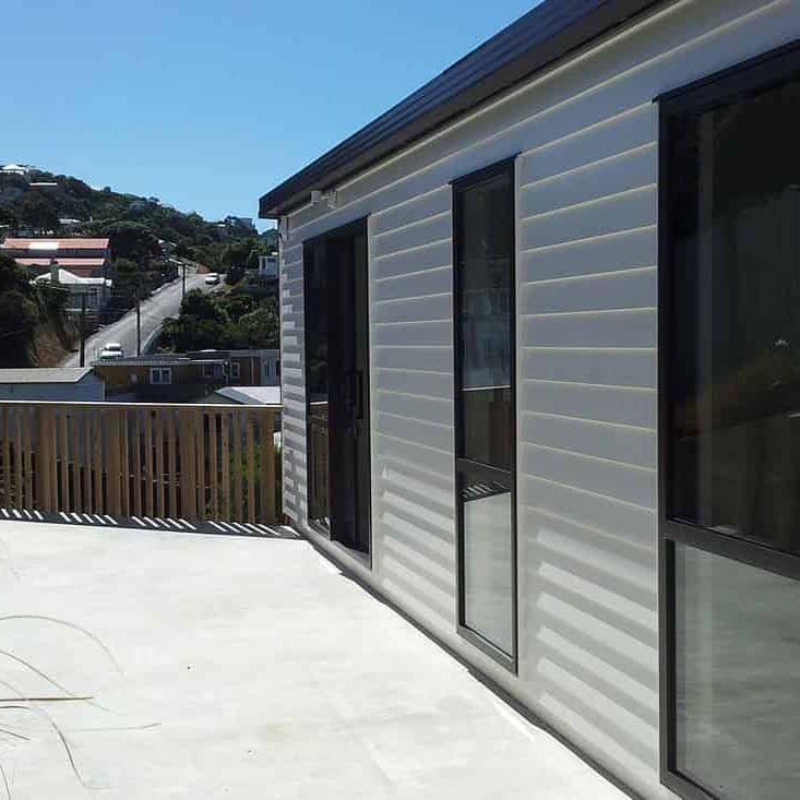 Sunny and Modern Home with a large double Garage. - Photo 1