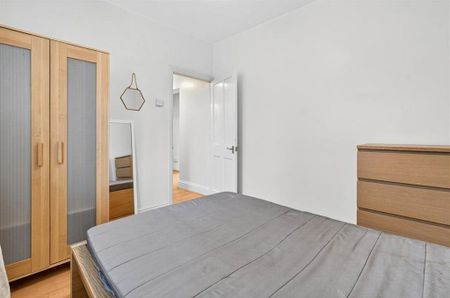 3 bedroom flat to rent - Photo 3