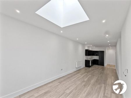 3 bedroom flat to rent - Photo 3