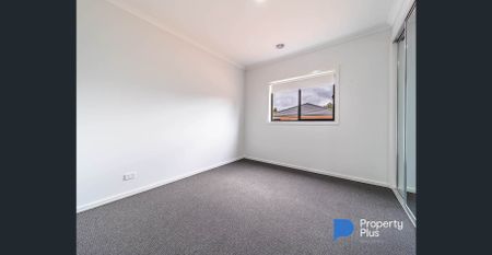 "Stunning and waiting" - Photo 2