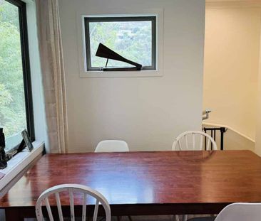 Modern and private 3-bedroom home in prime location - Photo 4