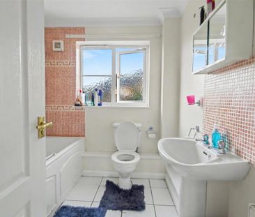 3 bedroom detached bungalow to rent - Photo 4