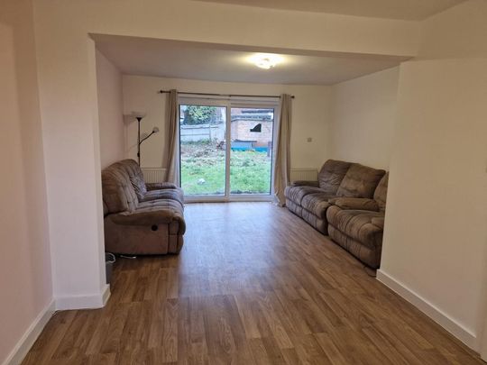 3 bedroom end of terrace house to rent - Photo 1