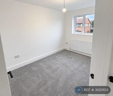 3 bedroom semi-detached house to rent - Photo 4