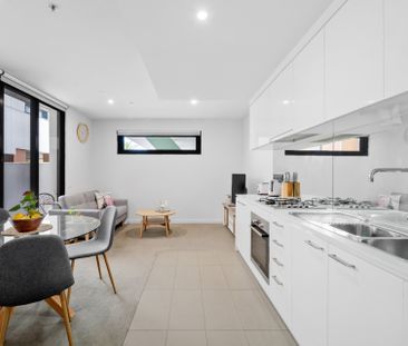 Perfect blend of style, comfort, and convenience. - Photo 1