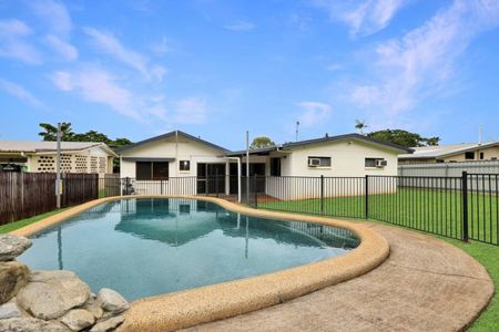 Large Air Conditioned Home - Fenced Backyard - Pool - Photo 4