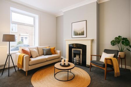 3 bedroom House To Let - Photo 2