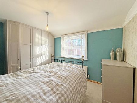3 bedroom detached house to rent - Photo 2