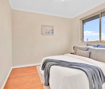 3 Bedroom, 2 Bath in Modern Apartment - super convenient location - Photo 5