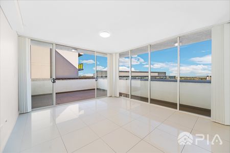 Premium Top Floor Penthouse Two Bedroom+ A large study area Apartment for lease now! - Photo 3