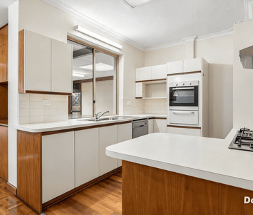 Spacious 4-Bedroom Family Home in Prime School Catchment. - Photo 6