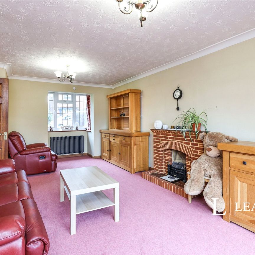 4 bedroom house to rent Avalon Close, Watford, WD259TW - Photo 1