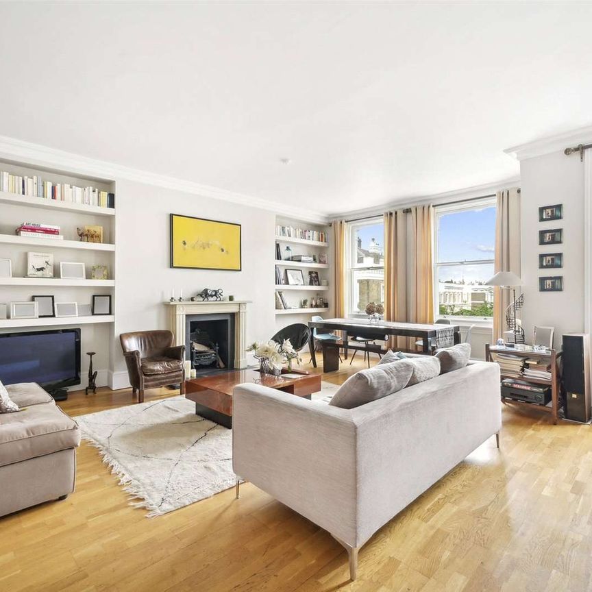 Spacious three bedroom split level apartment with study. - Photo 1