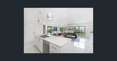 4 BEDROOM HOME WITH LARGE DECK - Photo 2