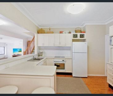 Tranquil Light-filled Family Residence - Photo 5