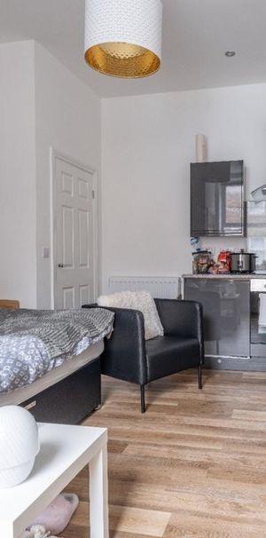 Studio to rent - Photo 1