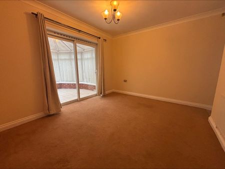 3 bedroom detached house to rent - Photo 2