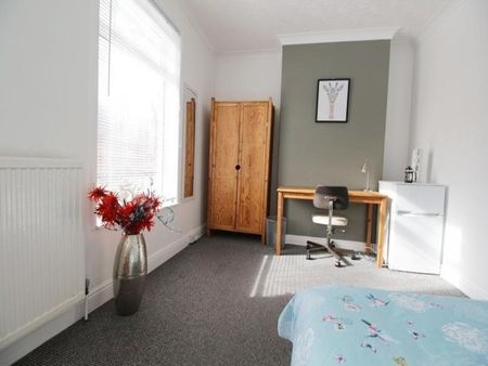 1 bedroom in a house share to rent - Photo 5