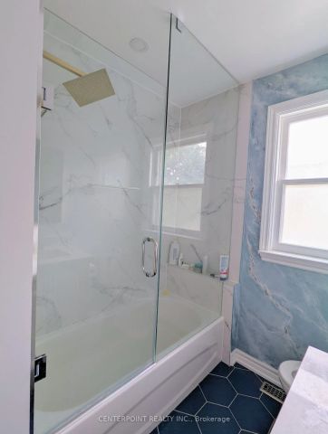 Detached Home For Lease | N9235799 - Photo 4