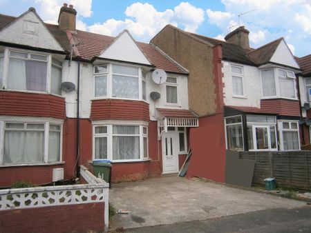 4 bedroom semi-detached house to rent - Photo 4