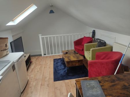 3 Bed Flat, Gordon Road, NG2 - Photo 2
