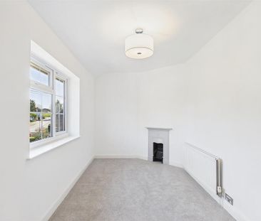 3 bedroom end of terrace house to rent - Photo 3