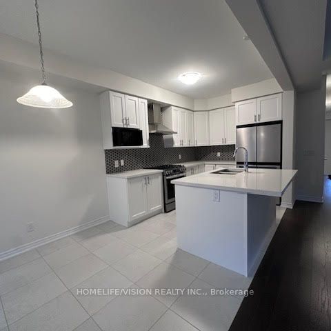 Townhouse For Lease | X8080344 - Photo 1