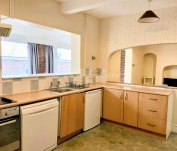 1 bedroom in a house share to rent - Photo 1