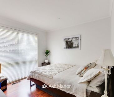 Light filled, family-friendly floorplan and ready to go! - Photo 3