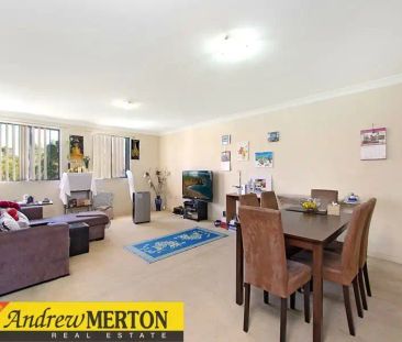 “Open plan living” - Photo 4