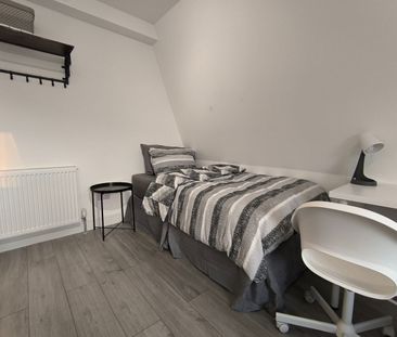 Room in a Shared House, Upper Tooting Road, SW17 - Photo 2