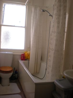 5 Bed Flat, Melrose Avenue, NW2 - Photo 1