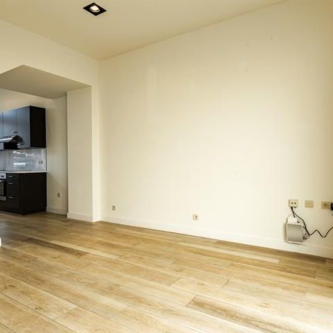 Wonen aan de voet van het station te Berchem - Photo 1