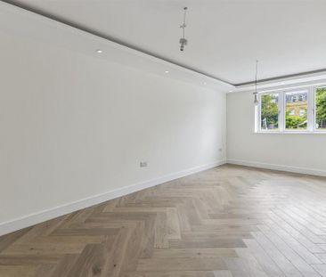 5 bedroom detached house to rent - Photo 2