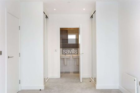 Exceptional Unfurnished Three Double Bedroom Penthouse Apartment with unrivalled facilities in the Exclusive Cortland Development, Colliers Yard. - Photo 4