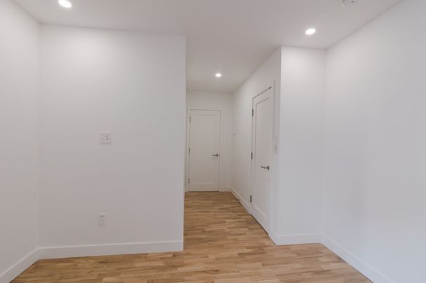 5530 Cote Saint-Luc Road - Photo 1