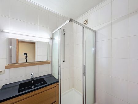 Vernieuwd appartement met 2 slaapkamers - Foto 4