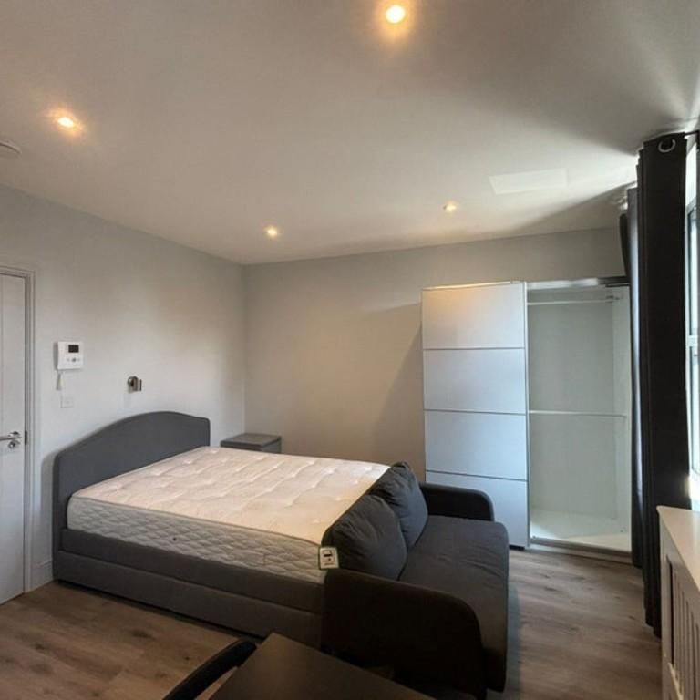 Studio to rent - Photo 1