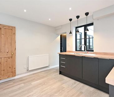 3 bedroom terraced house to rent - Photo 5