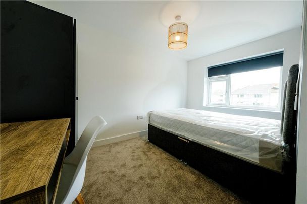 6 bedroom semi-detached house to rent - Photo 1