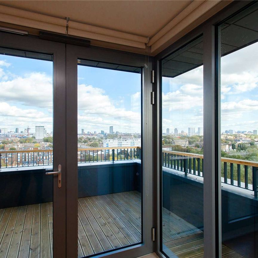 A two bedroom penthouse apartment with a large terrace. - Photo 1