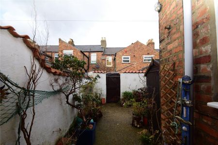 2 bedroom terraced house to rent - Photo 3