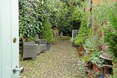 3 bedroom detached house to rent - Photo 4